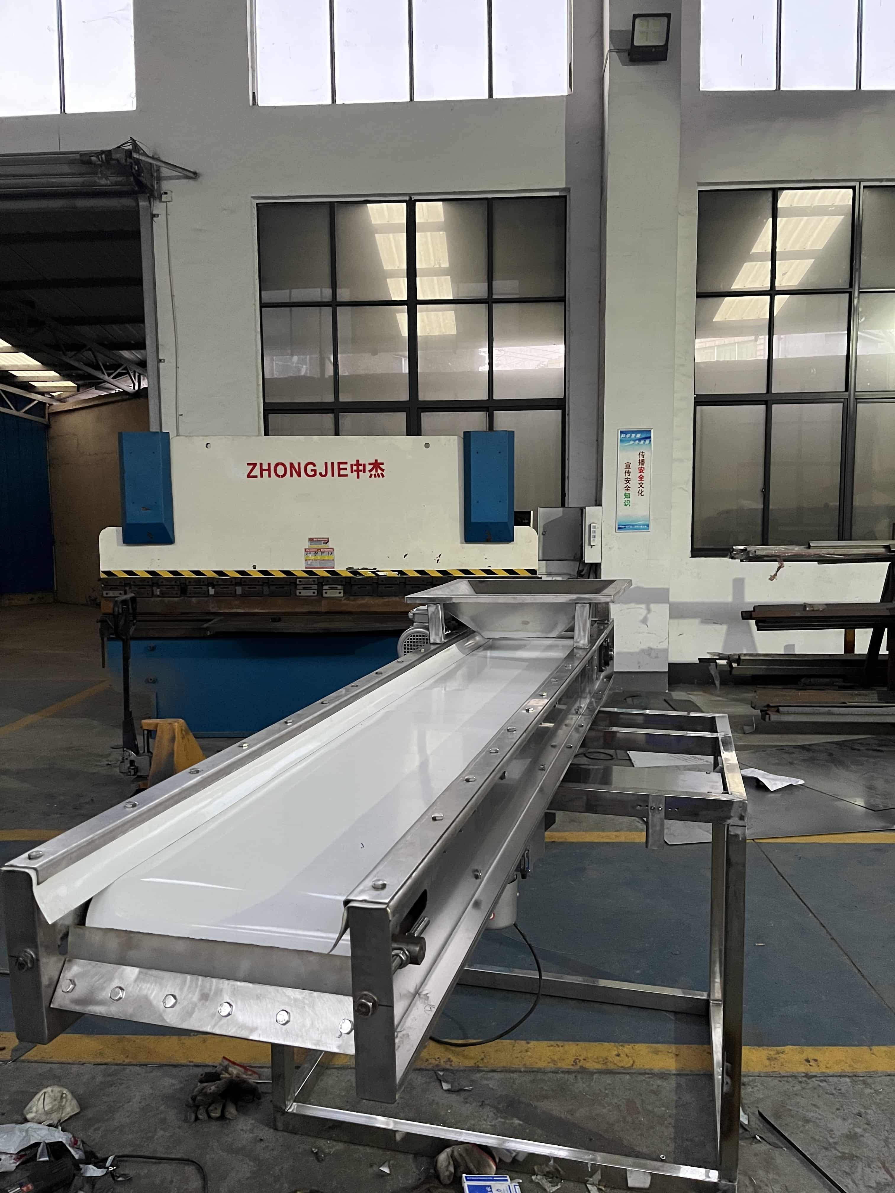 伸缩式输送机机架制造技术